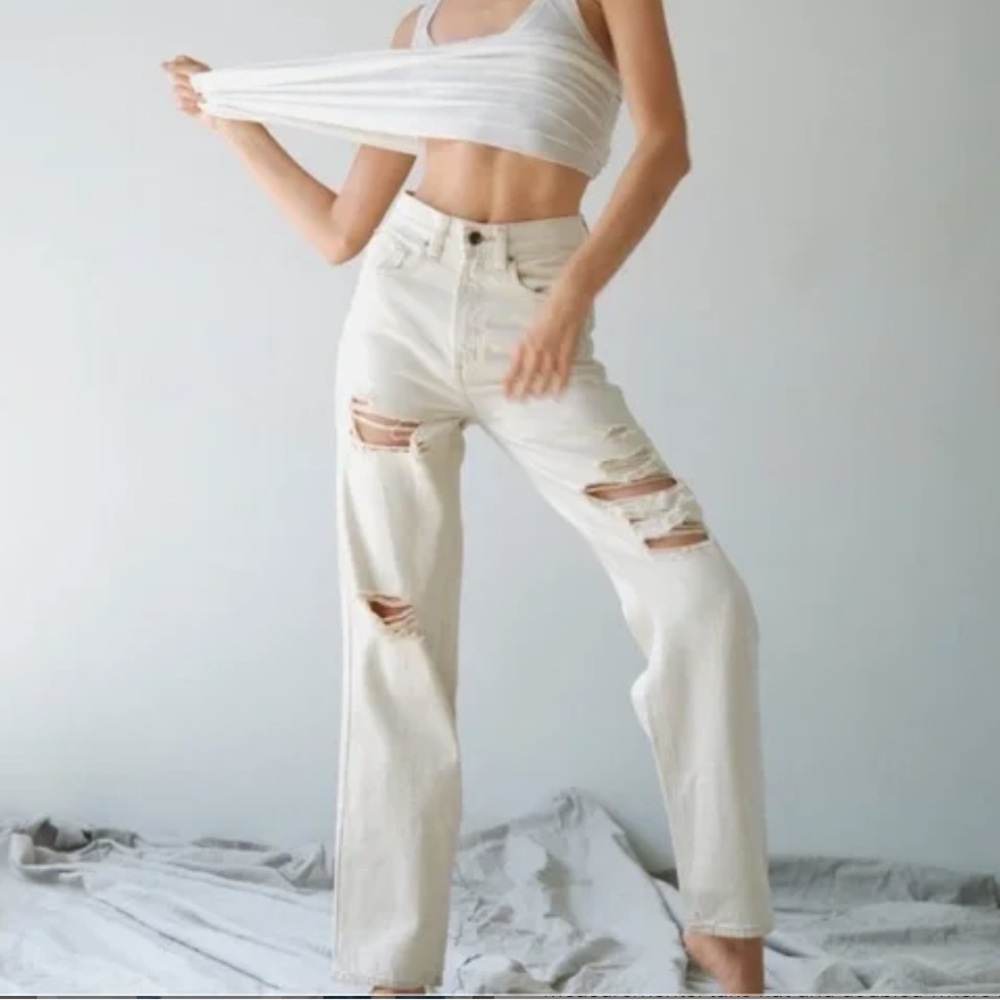 Urban Outfitters Cream Boyfriend Jeans High-Waist Distressed